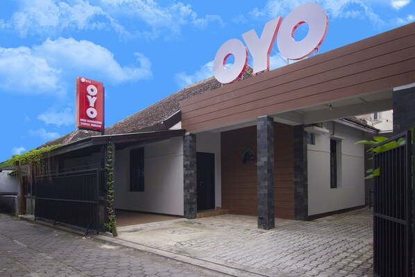 Exterior - OYO 572 Omah Gedongkuning Syariah Homestay (Yogyakarta)