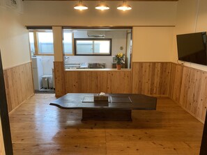 In-room dining - Condominium WAFU TEI Okinawa city (Okinawa)