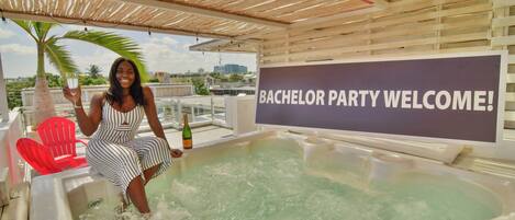 Outdoor spa tub