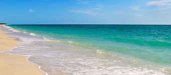 BY THE BEACH WITH A POOL! PRIVATE GUEST STUDIO APT. WITH A FULL KITCHEN & BATH!