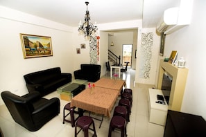 TV - Qingyun Homestay (Toucheng)
