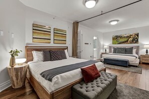 3 bedrooms, desk, iron/ironing board, travel crib