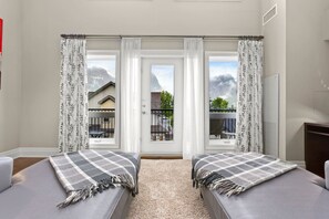 4 bedrooms, desk, iron/ironing board, travel crib