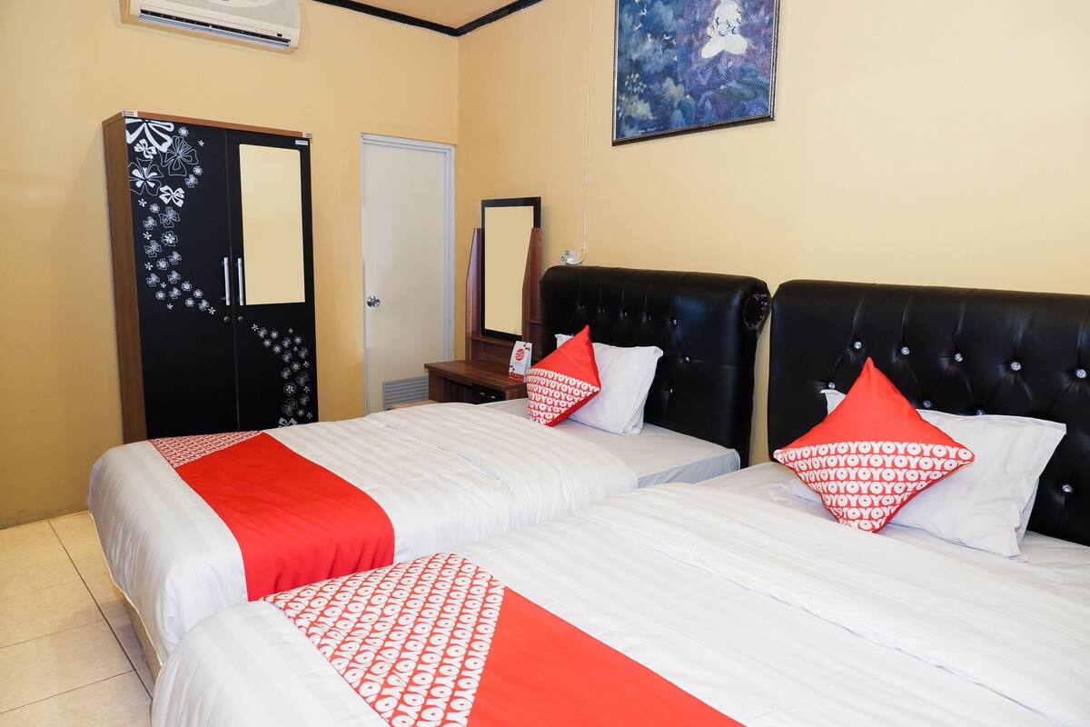 Escritorio, wifi gratis y ropa de cama