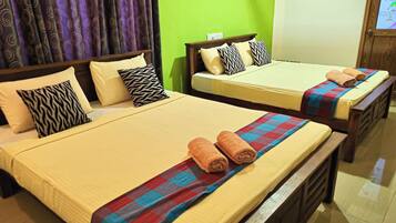 Escritorio, wifi gratis y ropa de cama