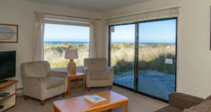 2nd floor, panoramic views, 2-person soaking tub, fireplace