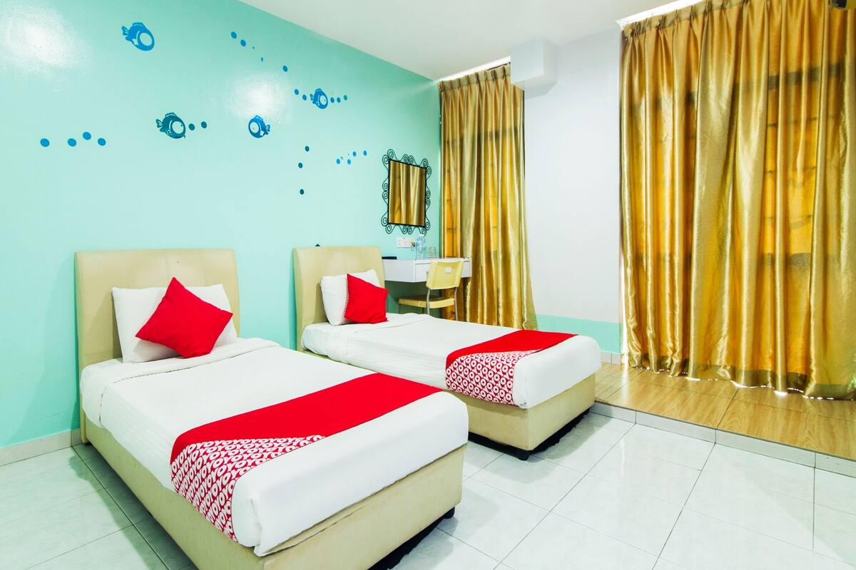 Chambre Deluxe avec lits jumeaux, 2 lits une place | Bureau, Wi-Fi gratuit, draps fournis