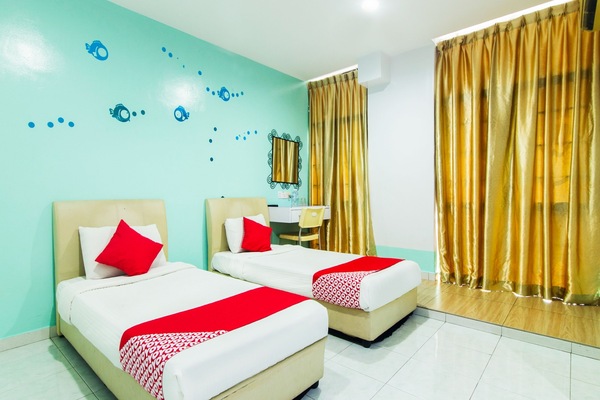 Deluxe Twin Room, 2 Twin Beds | Desk, WiFi (free), bed sheets