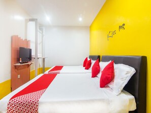 ห้องแฟมิลี่สวีท, เตียงใหญ่ 2 เตียง | โต๊ะทำงาน, Wi-Fi ฟรี, ผ้าปูที่นอน