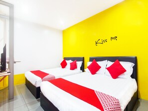 ห้องแฟมิลี่สวีท, เตียงใหญ่ 2 เตียง | โต๊ะทำงาน, Wi-Fi ฟรี, ผ้าปูที่นอน