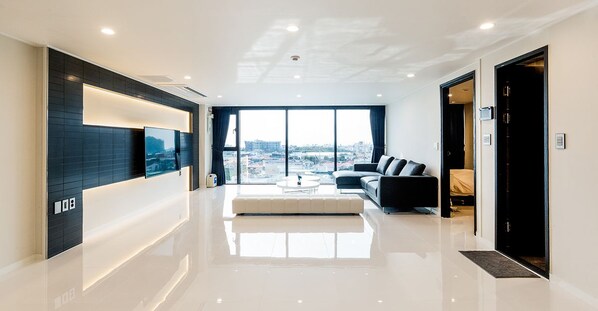 Condo (Grand Ocean 202, 203) | Living room | LED TV - EDORAGE Pension (Seogwipo)