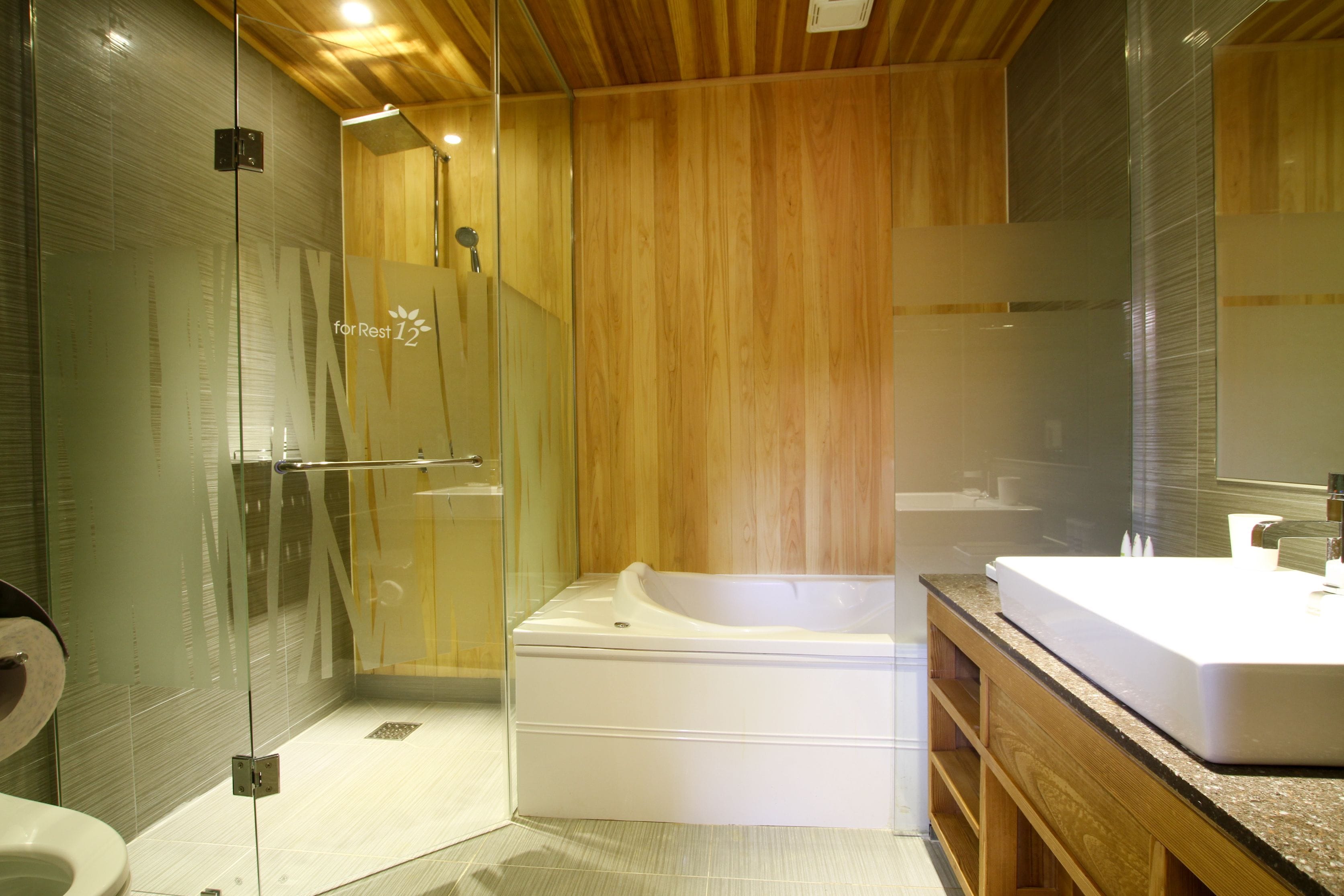 suite, kitchenette (free nature park) | bathroom | separate bathtub and shower, free toiletries, hair dryer, towels