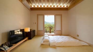 Standard Room (Ondol, Free Nature Park) | Desk, free WiFi, bed sheets