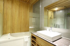 Suite, Kitchenette (Free Nature Park) | Bathroom | Separate tub and shower, free toiletries, hair dryer, towels - Hotel de forRe (Daegu)
