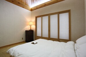 Suite, Kitchenette (Free Nature Park) | Desk, free WiFi, bed sheets - Hotel de forRe (Daegu)