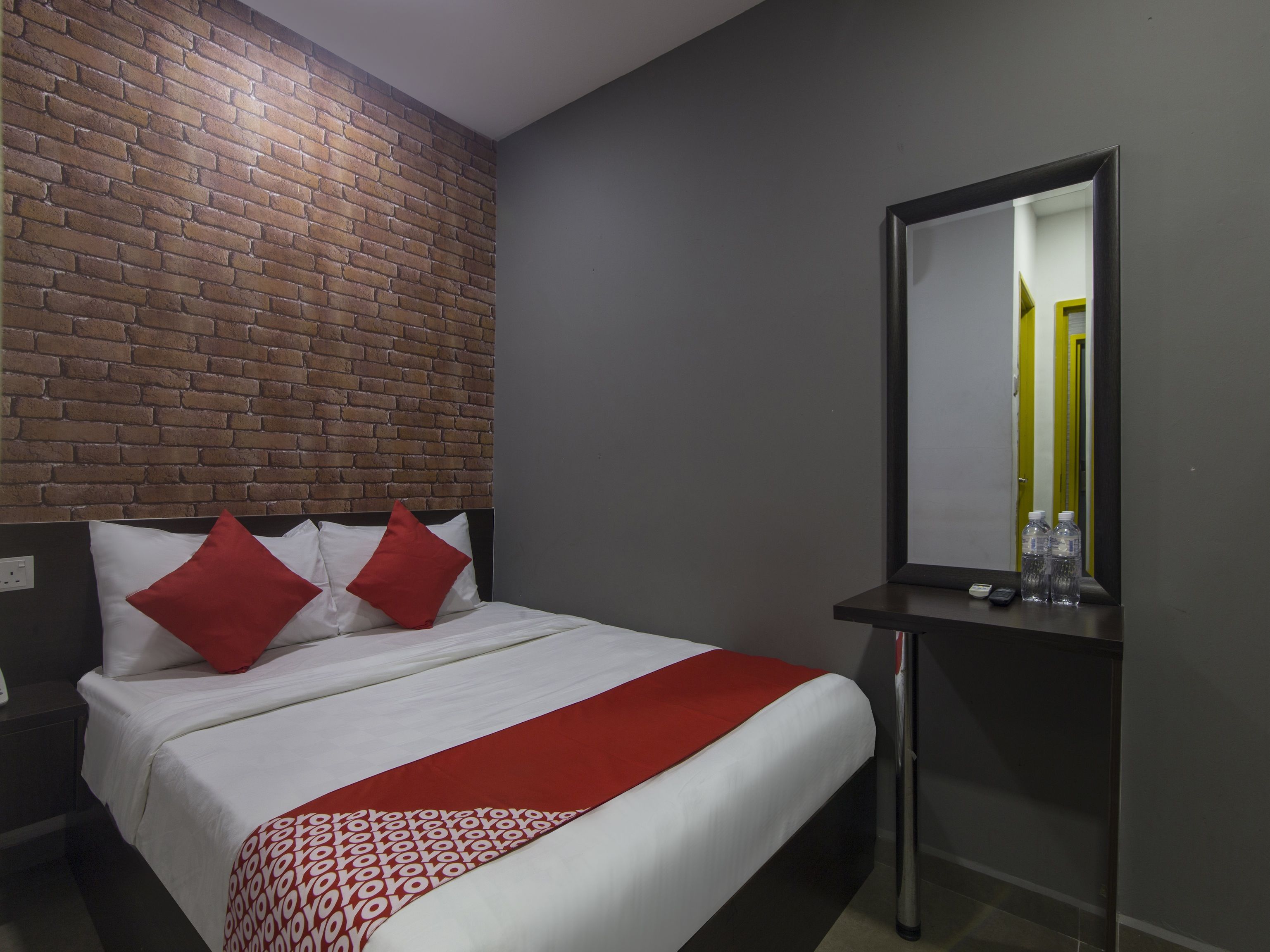 standard double room, 1 queen bed | free wifi, bed sheets