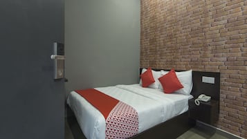 Free WiFi, bed sheets