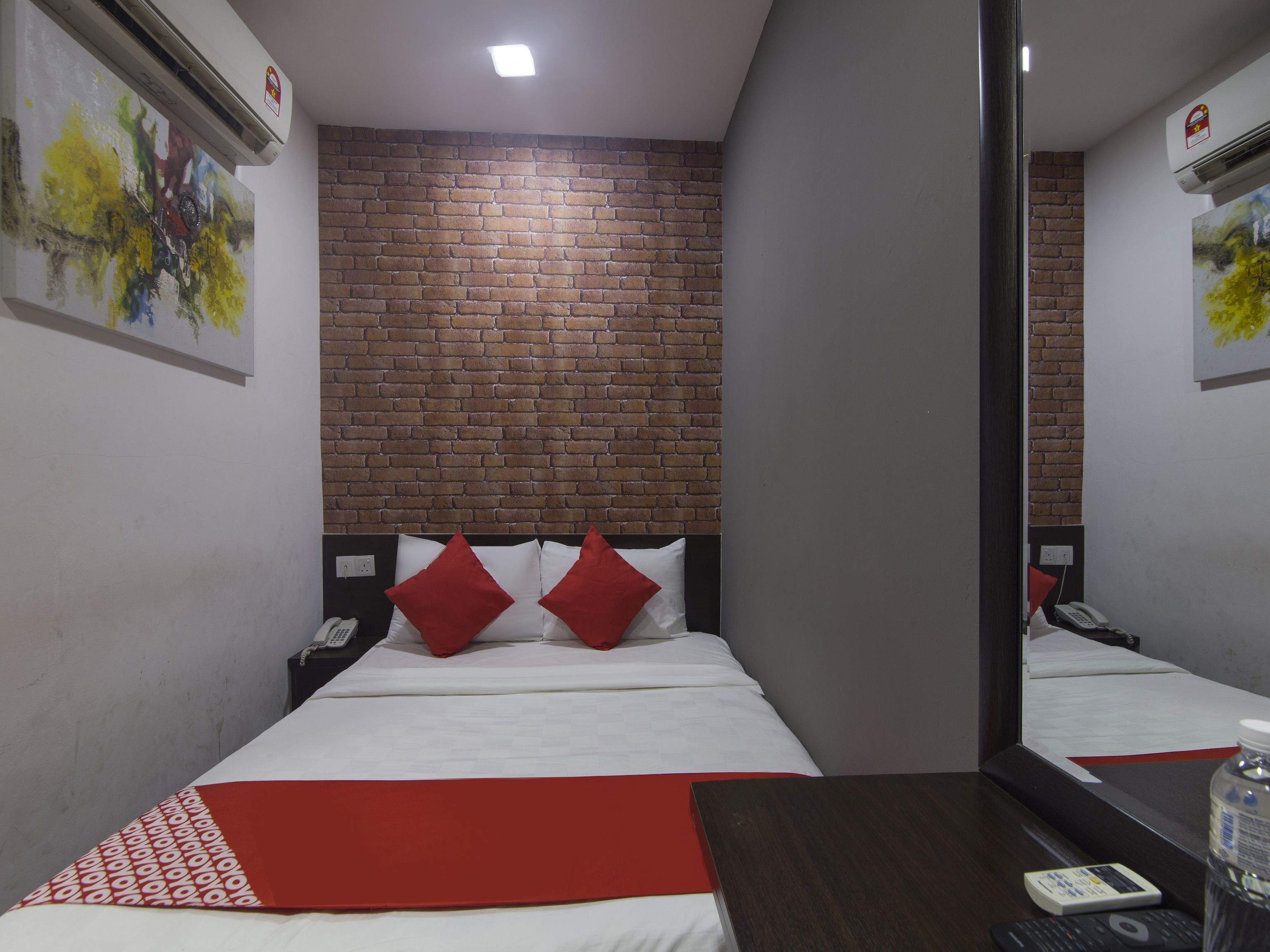 standard double room, 1 queen bed | free wifi, bed sheets