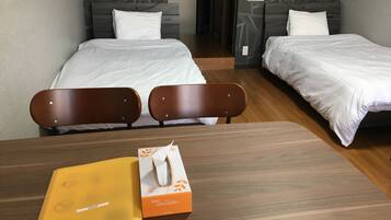 Economy Triple Room | Soundproofing, free WiFi, bed sheets