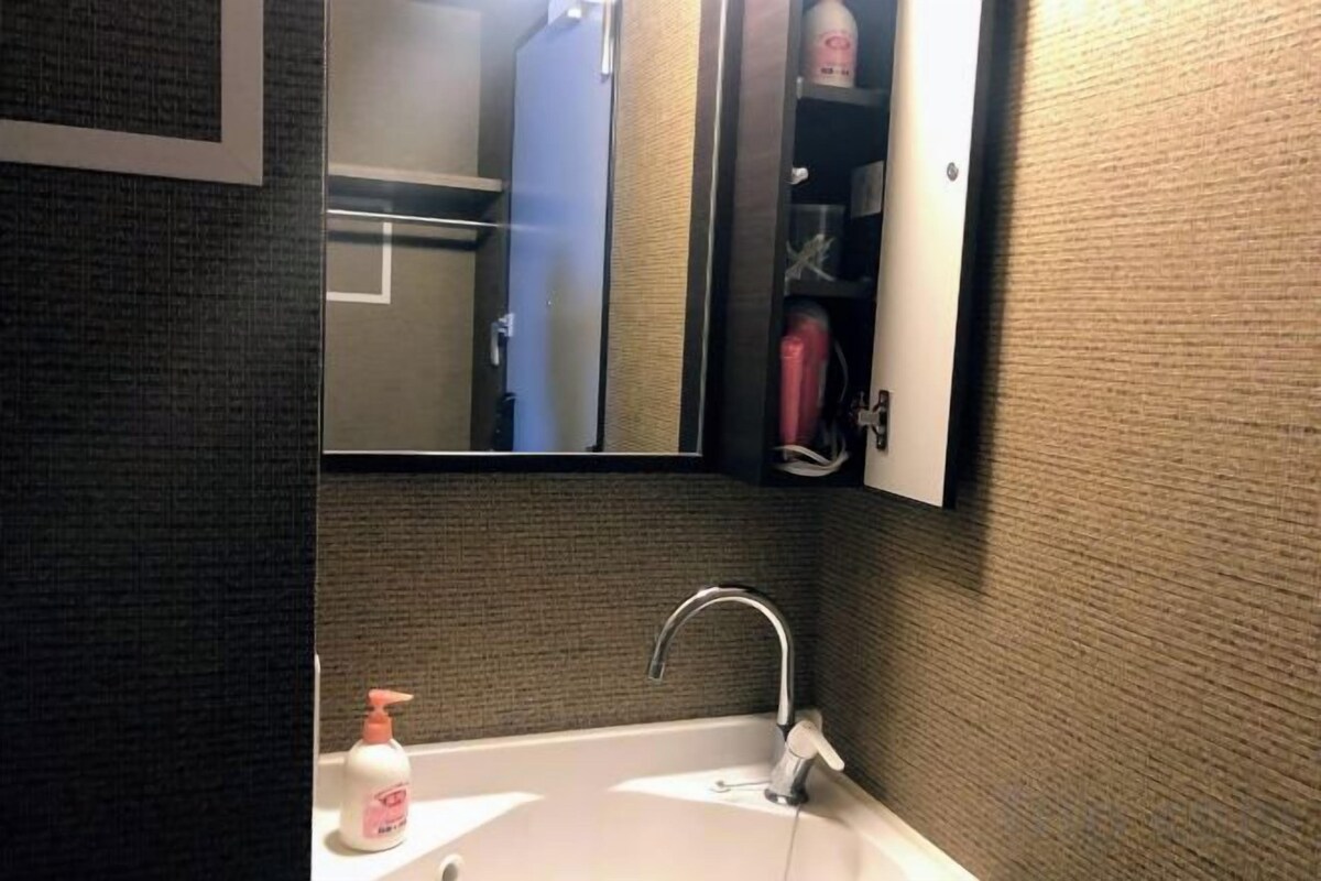 Bathroom | Shower, hydromassage showerhead, free toiletries, hair dryer