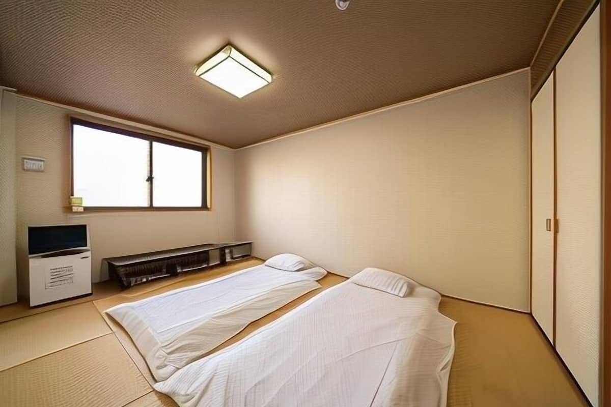Soundproofing, free WiFi, bed sheets