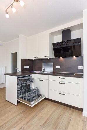 Kühlschrank, Mikrowelle, Geschirrspüler