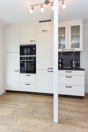 Kühlschrank, Mikrowelle, Geschirrspüler