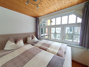 2 Schlafzimmer, Reisekinderbett, WLAN, Bettwäsche