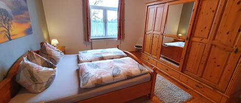 2 室のベッドルーム、旅行用ベビーベッド、WiFi、ベッドシーツ