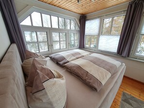 2 quartos, berço de viagem, Wi-Fi, roupa de cama