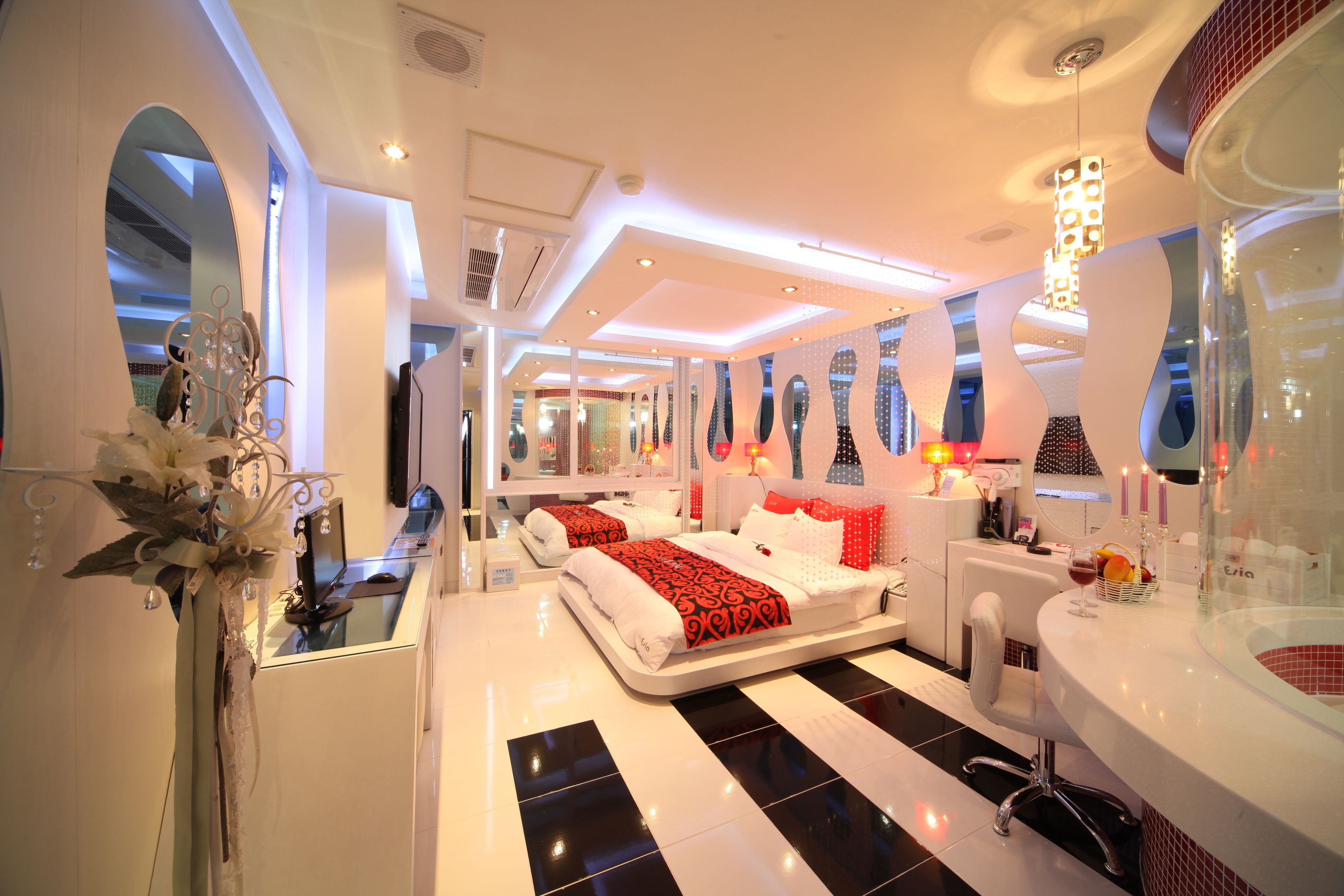 deluxe room | minibar, blackout curtains, soundproofing, free wifi