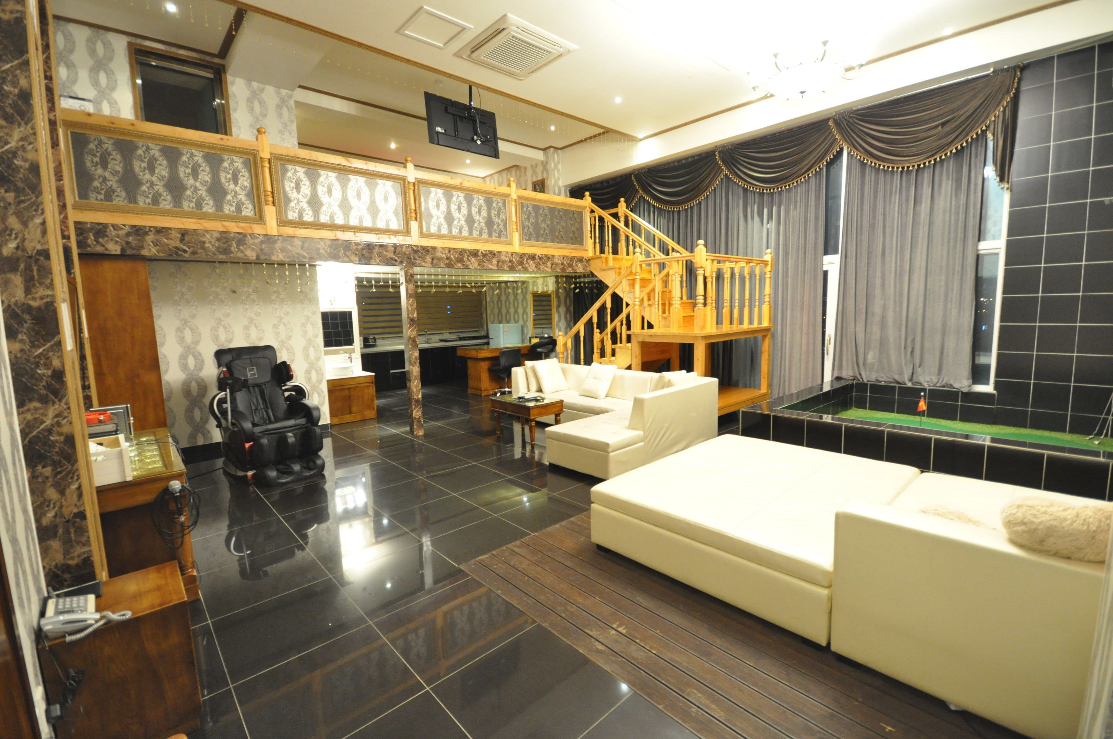 suite | minibar, blackout curtains, soundproofing, free wifi