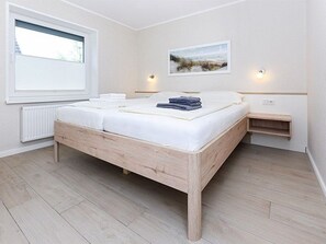 2 bedrooms, travel cot, WiFi, bed sheets