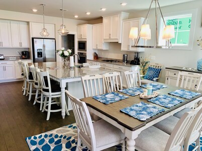 Great Family Vacation Home on bay!  Close to beach!  10 Max persons per HOA