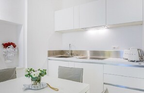 Kühlschrank, Herdplatte, Geschirrspüler