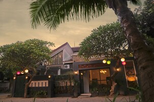 Fachada del alojamiento - Noche