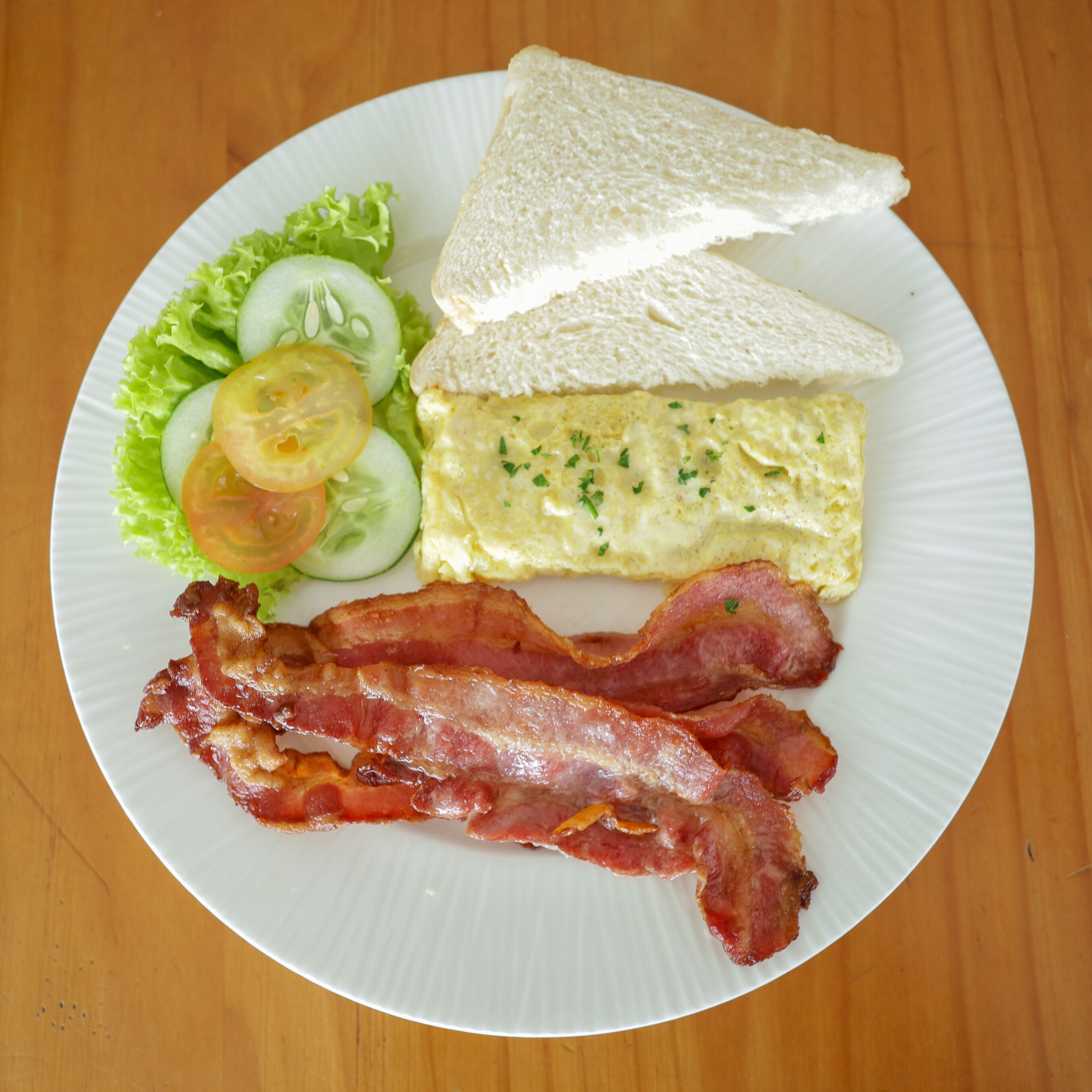 daily cooked-to-order breakfast (php 1300 per person)
