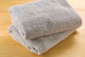 Hair dryer, slippers, electronic bidet, towels - The Aquarius Inn - Hostel (Fukuoka)