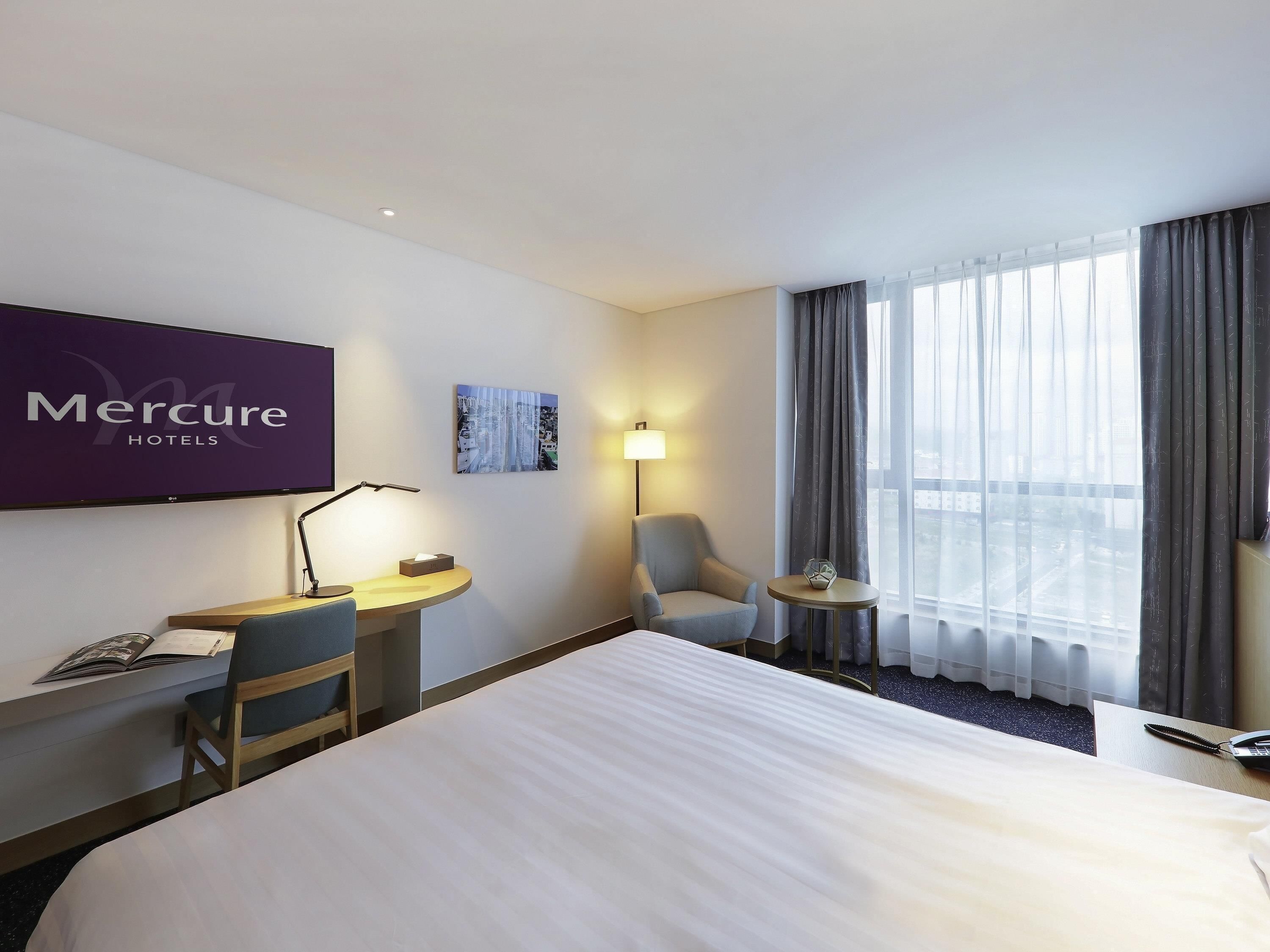 Premium bedding, in-room safe, desk, laptop workspace