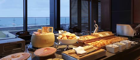 Daily buffet breakfast for a fee