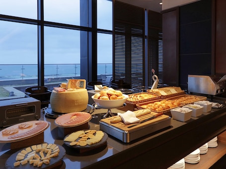 Sarapan bufet setiap hari dengan fi