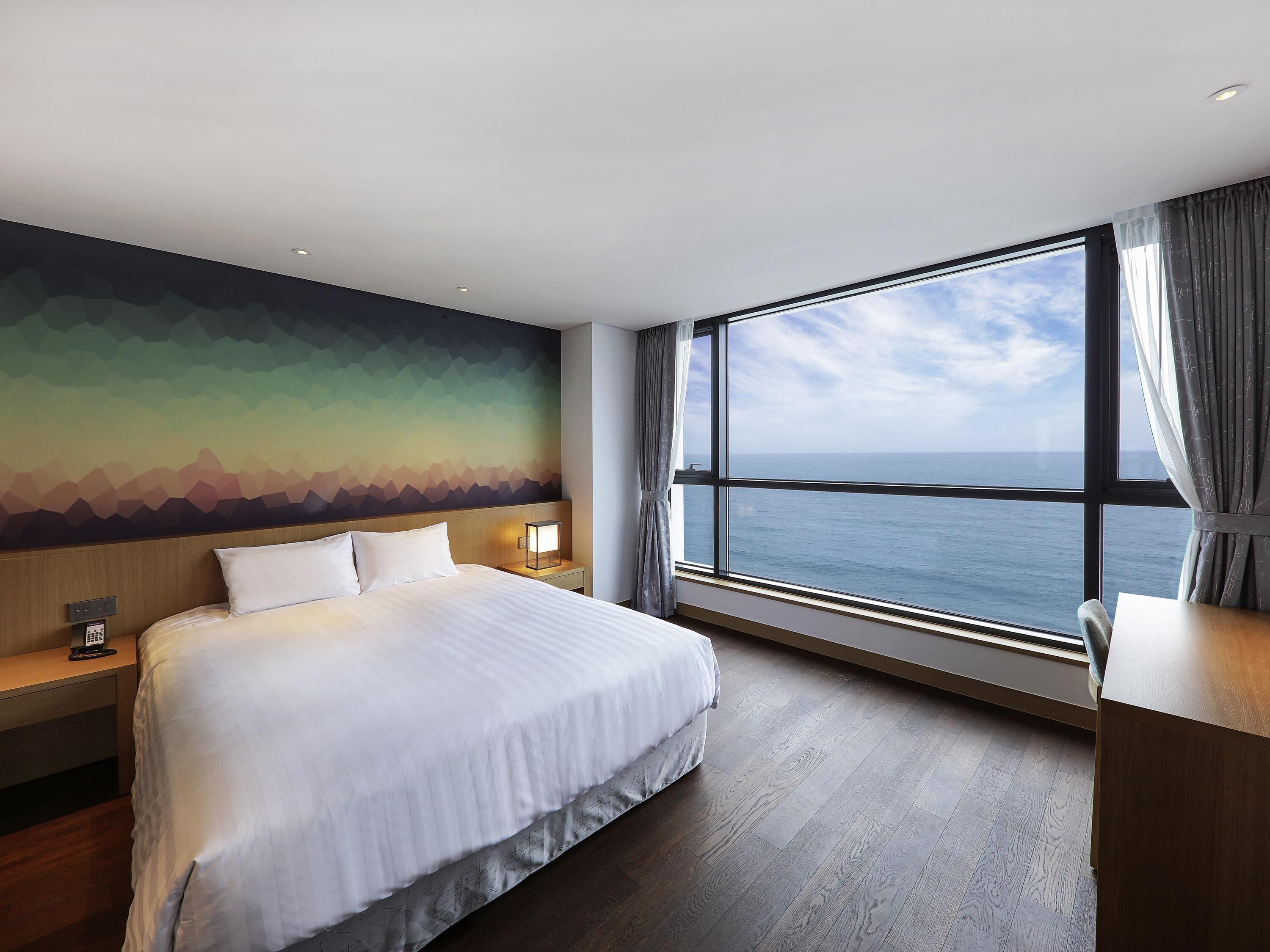 Privilege, Suite superior, 1 cama King size y sofá cama, vista al océano | Ropa de cama de alta calidad y caja de seguridad en la habitación 