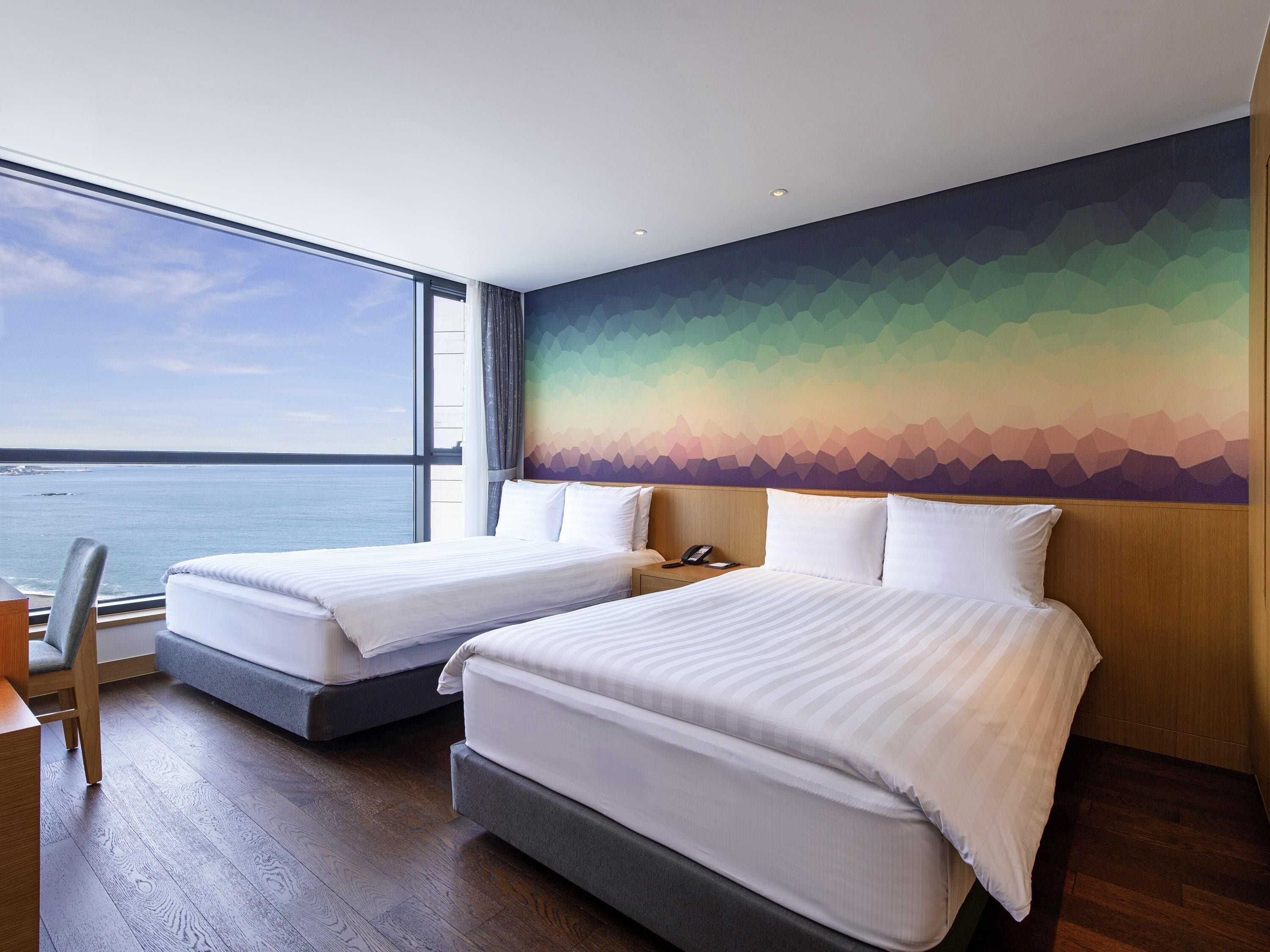 Literie de qualité supérieure, coffres-forts dans les chambres, bureau