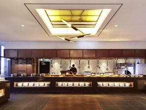Breakfast and dinner served, beach views  - Mercure Ambassador Ulsan (Ulsan)