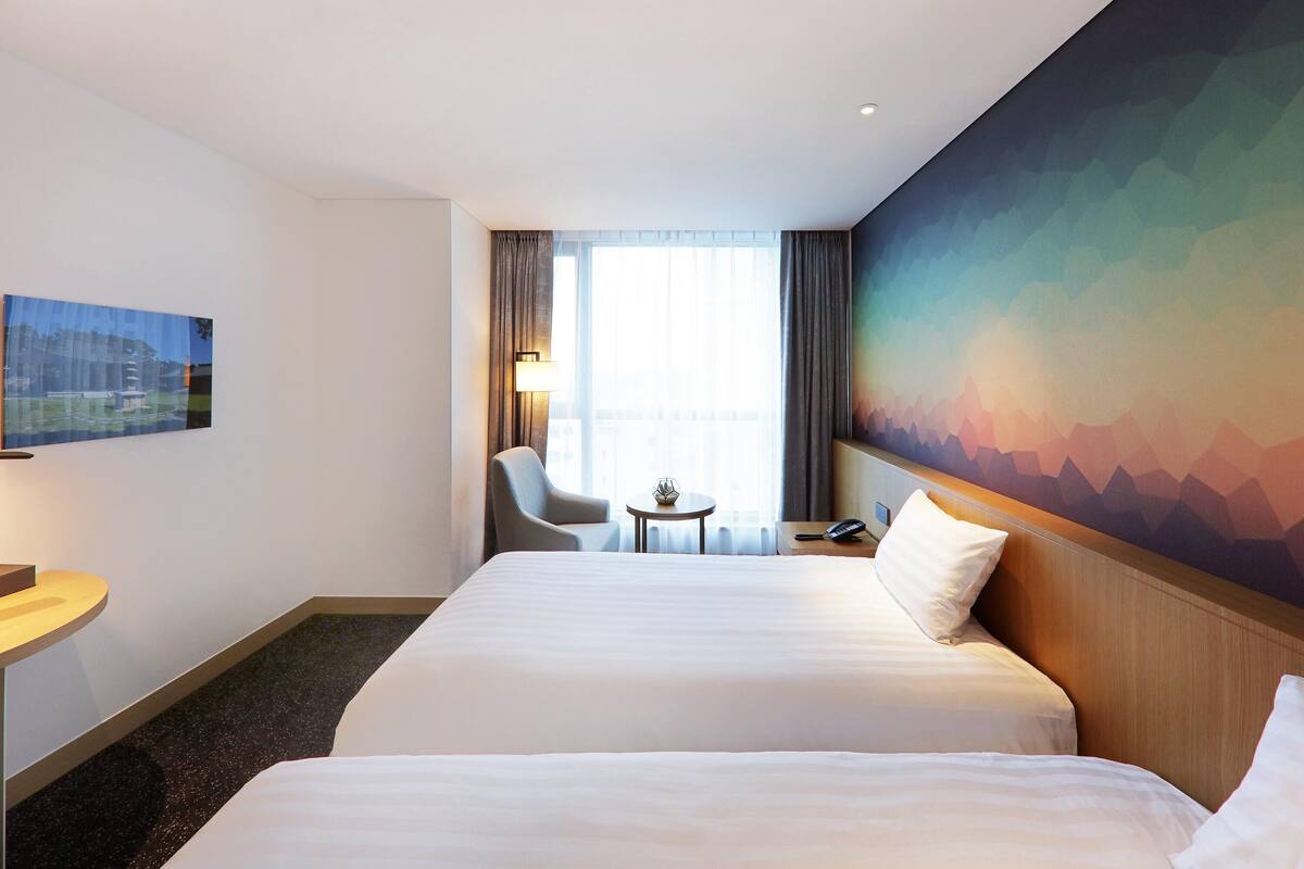Superior Room, 2 Twin Beds, Partial Ocean View | Premium bedding, in-room safe, desk, laptop workspace