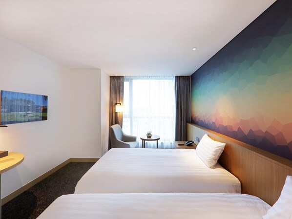 Superior Room, 2 Twin Beds, Partial Ocean View | Premium bedding, in-room safe, desk, laptop workspace - Mercure Ambassador Ulsan (Ulsan)
