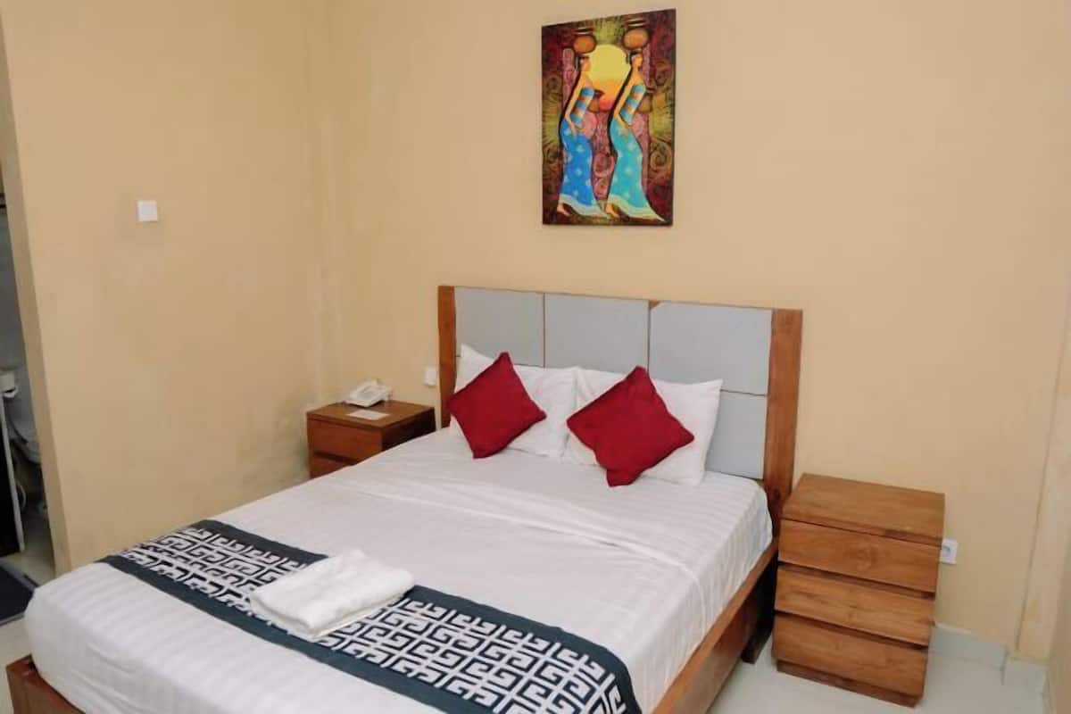 Desk, free WiFi, bed sheets