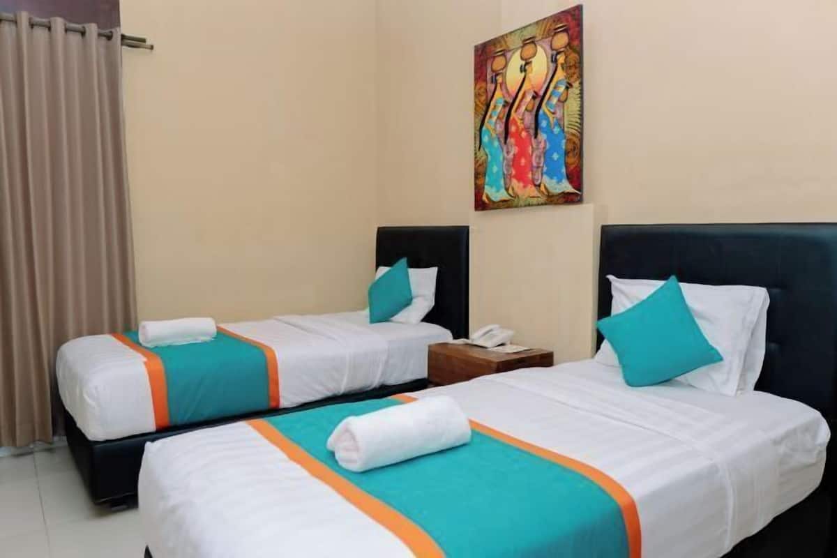 Desk, free WiFi, bed sheets