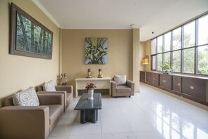 Siddeområde i lobbyen