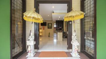 Pintu masuk properti